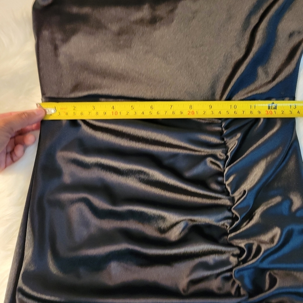 Elegant Black Satin Dress - Picture 9 of 10